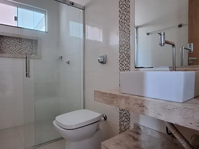 Sobrado 3 quartos e 3 banheiros, à venda, no bairro Jardim Montecatini em Cambé