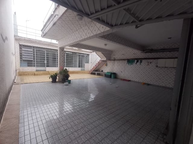 Sobrado com 300m² 2 quartos e 1 banheiro, para alugar, no bairro Água Rasa em São Paulo