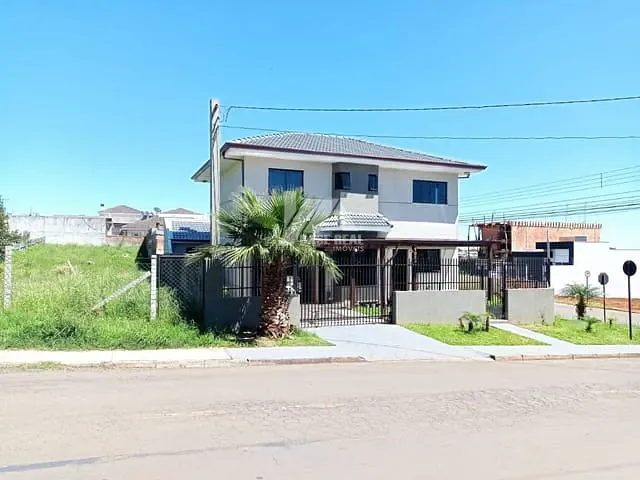 Sobrado com 180m² 3 quartos e 3 banheiros, à venda, no bairro Boqueirão em Guarapuava