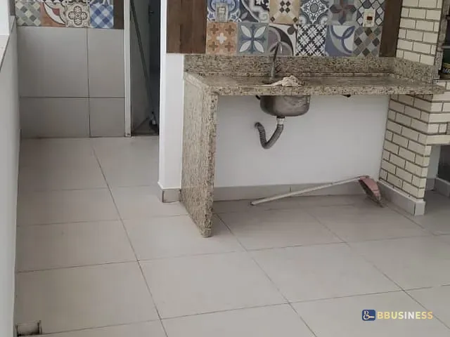 Sobrado com 200m² 3 quartos e 2 banheiros, à venda ou para alugar, no bairro Parque Penha em Campos dos Goytacazes