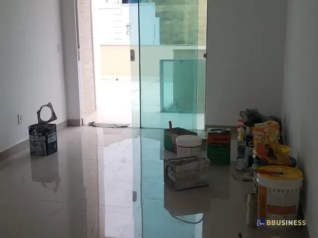 Sobrado com 200m² 3 quartos e 2 banheiros, à venda ou para alugar, no bairro Parque Penha em Campos dos Goytacazes