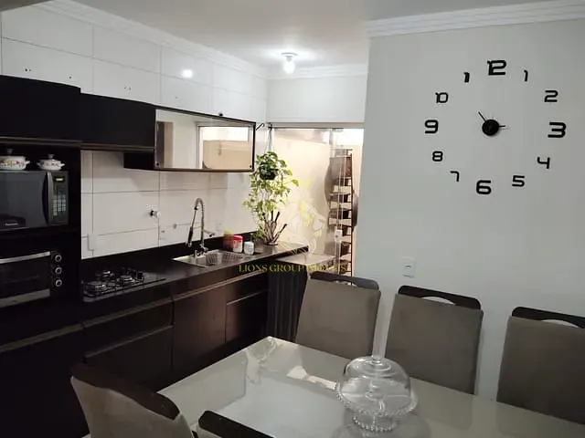 Sobrado 2 quartos e 3 banheiros, à venda, no bairro São Francisco de Assis em Camboriú