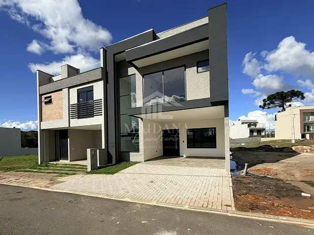 Sobrado com 150m² 3 quartos e 2 banheiros, à venda, no bairro Costeira em São José dos Pinhais