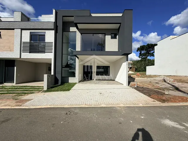 Sobrado com 150m² 3 quartos e 2 banheiros, à venda, no bairro Costeira em São José dos Pinhais