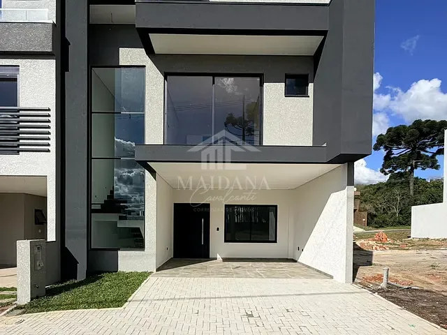 Sobrado com 150m² 3 quartos e 2 banheiros, à venda, no bairro Costeira em São José dos Pinhais