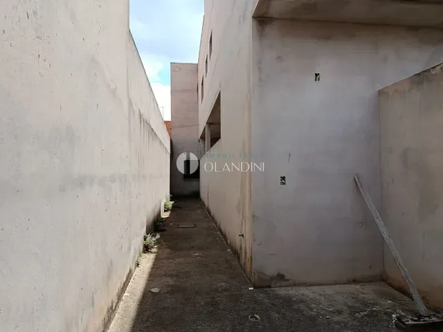 Sobrado com 250m² 6 quartos e 3 banheiros, à venda, no bairro Parque Das Flores em Artur Nogueira