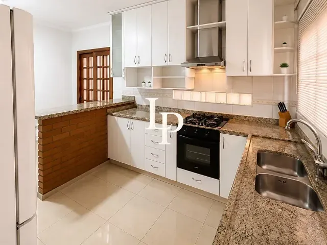 Sobrado com 250m² 3 quartos e 3 banheiros, para alugar, no bairro Osvaldo Cruz em São Caetano do Sul