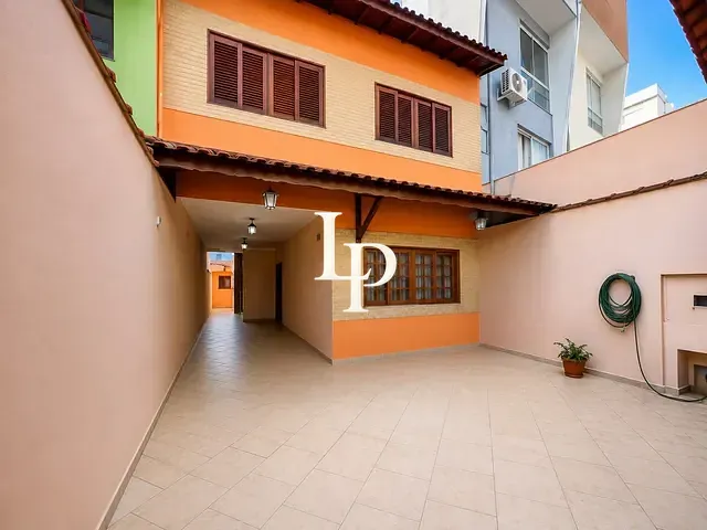 Sobrado com 250m² 3 quartos e 3 banheiros, para alugar, no bairro Osvaldo Cruz em São Caetano do Sul