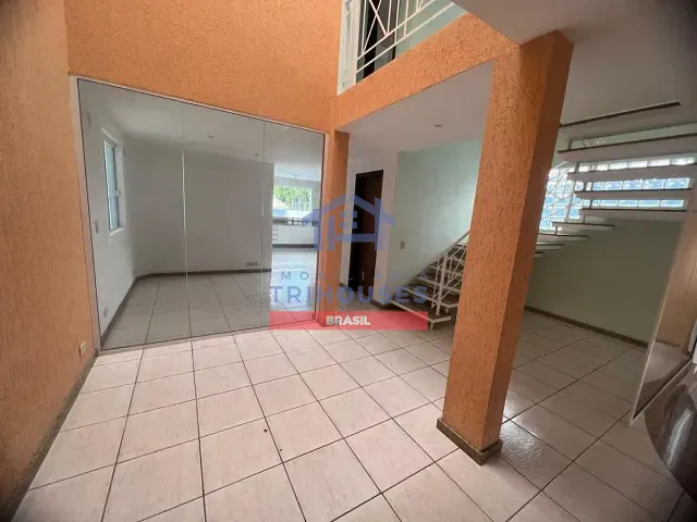 Sobrado 5 quartos e 4 banheiros, à venda, no bairro Jardim das Américas em Curitiba