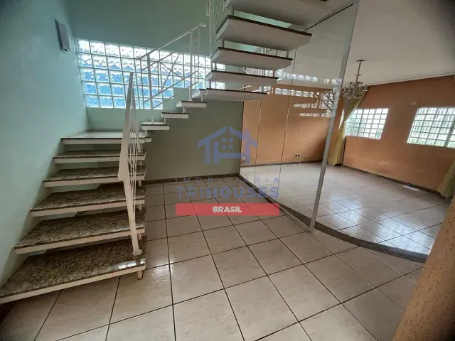 Sobrado 5 quartos e 4 banheiros, à venda, no bairro Jardim das Américas em Curitiba