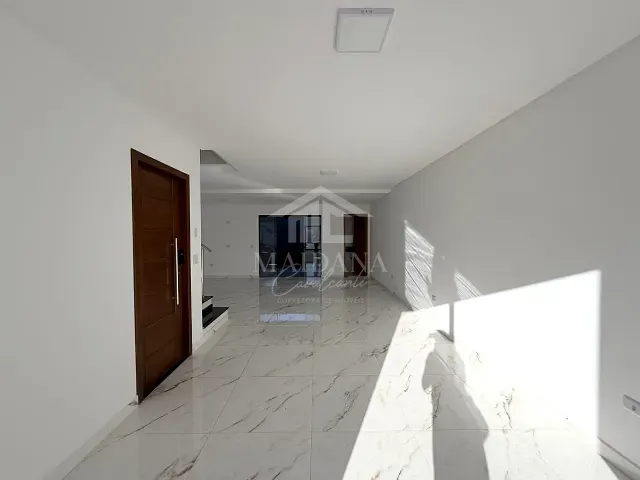 Sobrado com 130m² 3 quartos e 2 banheiros, à venda, no bairro Costeira em São José dos Pinhais