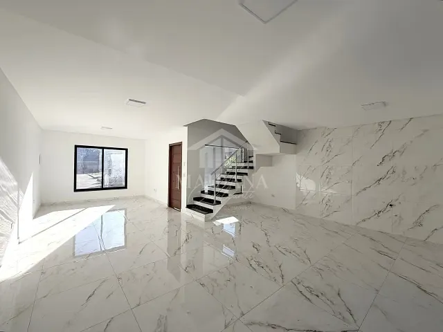 Sobrado com 130m² 3 quartos e 2 banheiros, à venda, no bairro Costeira em São José dos Pinhais