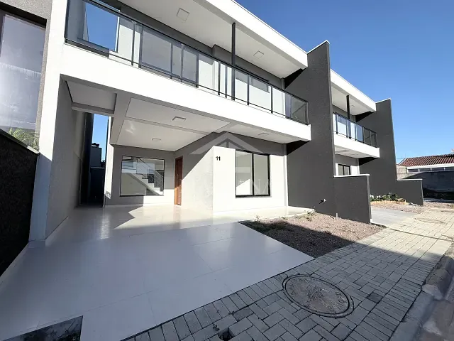 Sobrado com 130m² 3 quartos e 2 banheiros, à venda, no bairro Costeira em São José dos Pinhais
