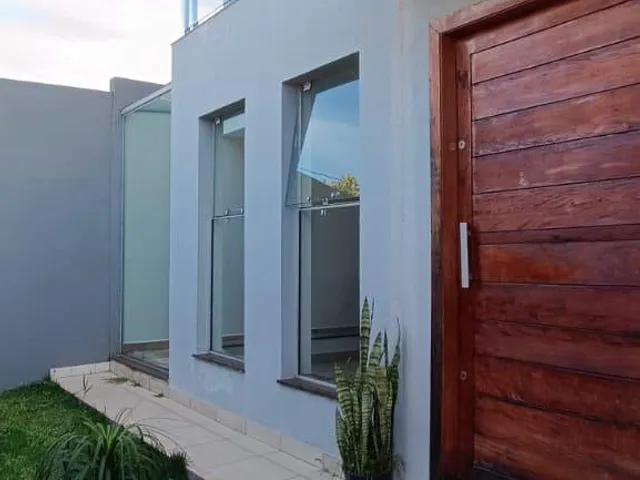 Sobrado com 300m² 5 quartos e 2 banheiros, à venda, no bairro Residencial Abussafe em Cambé