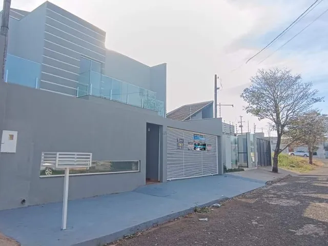 Sobrado com 300m² 5 quartos e 2 banheiros, à venda, no bairro Residencial Abussafe em Cambé