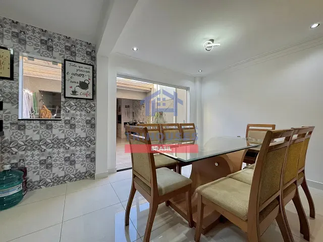 Sobrado com 200m² 3 quartos e 3 banheiros, à venda, no bairro Bom Jesus em São José dos Pinhais