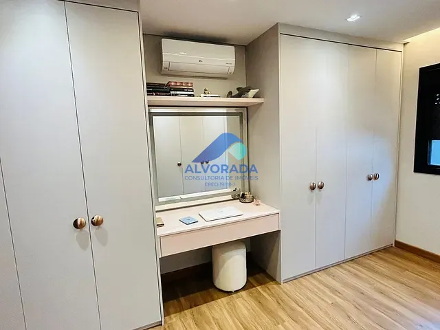 Sobrado com 464m² 4 quartos e 3 banheiros, à venda, no bairro Condomínio Residencial Colinas do Paratehy em São José dos Campos