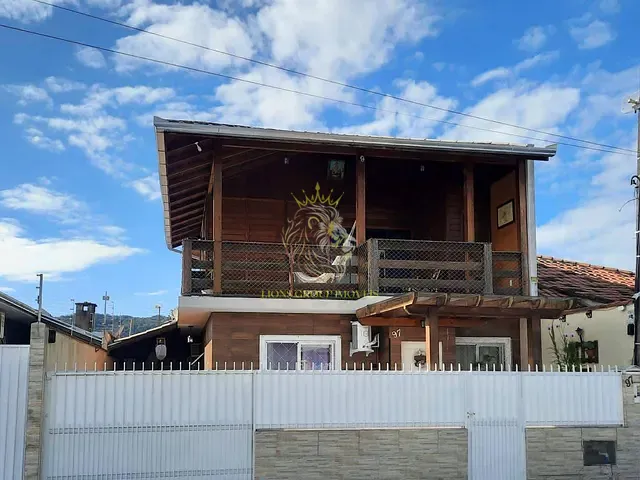 Sobrado com 126m² 3 quartos e 3 banheiros, à venda, no bairro Centro em Camboriú