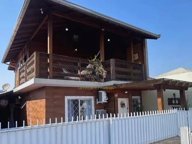 Sobrado com 126m² 3 quartos e 3 banheiros, à venda, no bairro Centro em Camboriú