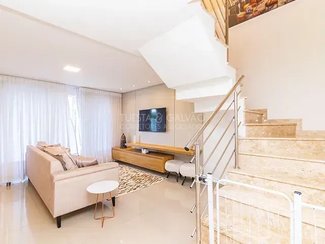 Sobrado com 151m² 3 quartos e 2 banheiros, à venda, no bairro Pedro Moro em São José Dos Pinhais