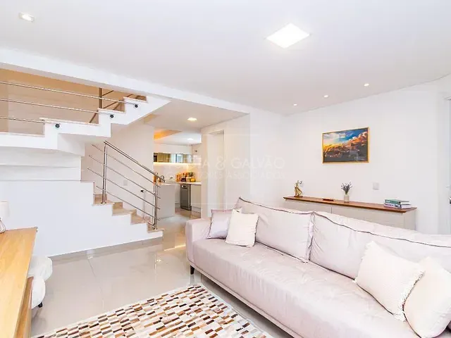 Sobrado com 151m² 3 quartos e 2 banheiros, à venda, no bairro Pedro Moro em São José Dos Pinhais