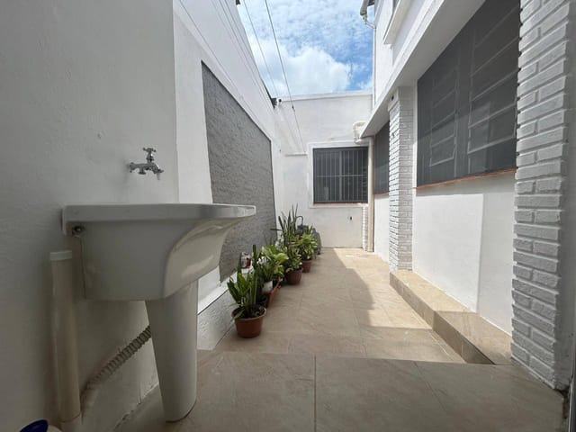 Casa com 155m² 3 quartos e 2 banheiros, à venda, no bairro Centro em Pelotas