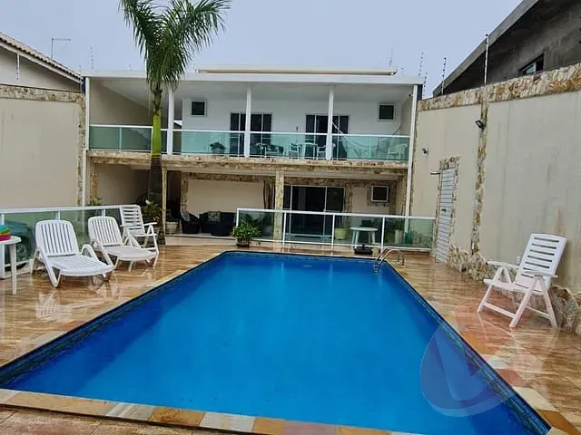 Sobrado com 360m² 4 quartos e 7 banheiros, à venda, no bairro Solemar em Praia Grande