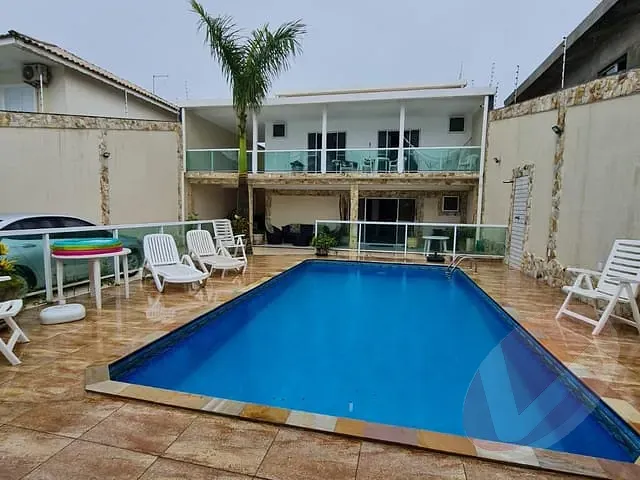 Sobrado com 360m² 4 quartos e 7 banheiros, à venda, no bairro Solemar em Praia Grande