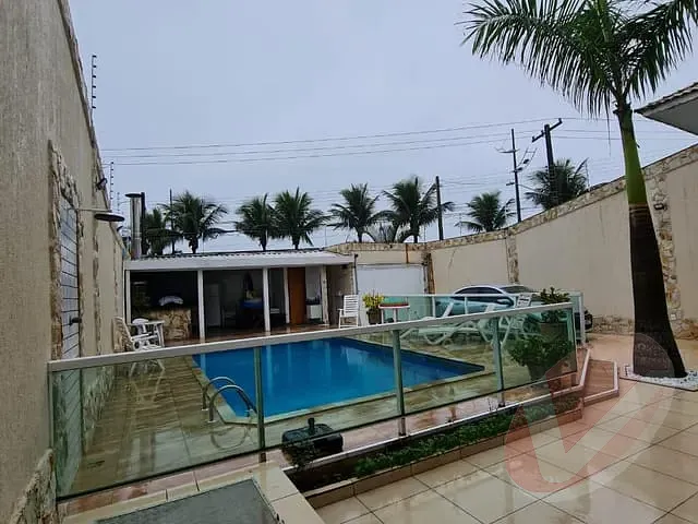 Sobrado com 360m² 4 quartos e 7 banheiros, à venda, no bairro Solemar em Praia Grande