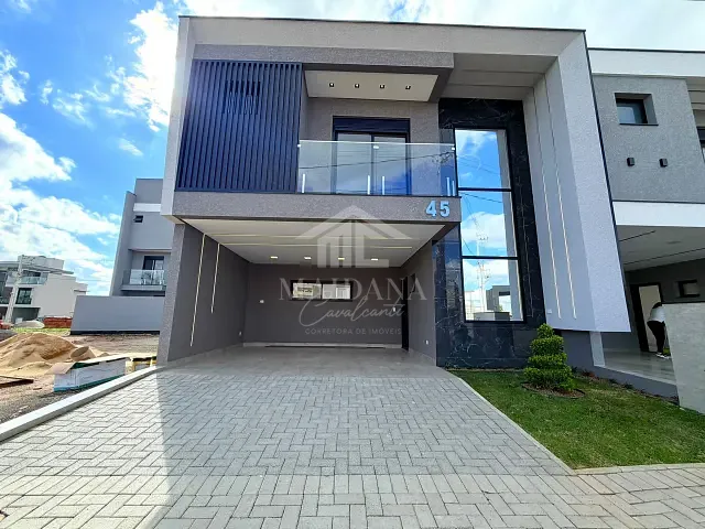 Sobrado com 129m² 3 quartos e 2 banheiros, à venda, no bairro Costeira em São José dos Pinhais