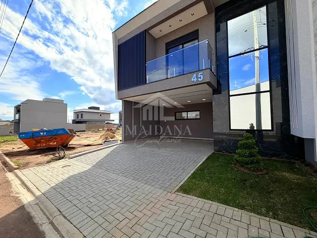 Sobrado com 129m² 3 quartos e 2 banheiros, à venda, no bairro Costeira em São José dos Pinhais