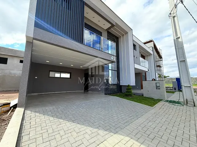 Sobrado com 129m² 3 quartos e 2 banheiros, à venda, no bairro Costeira em São José dos Pinhais