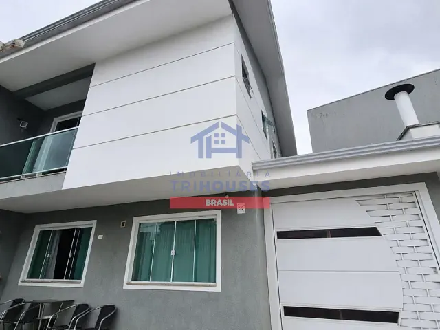 Sobrado com 200m² 33 quartos e 3 banheiros, à venda, no bairro Pedro Moro em São José dos Pinhais
