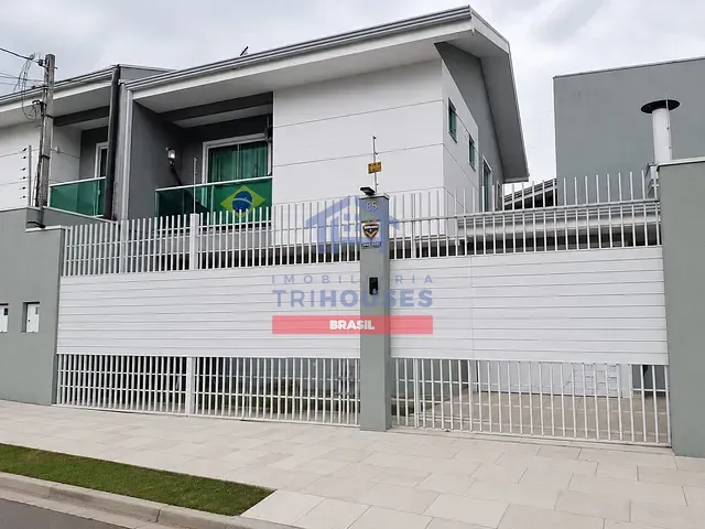 Sobrado com 200m² 33 quartos e 3 banheiros, à venda, no bairro Pedro Moro em São José dos Pinhais