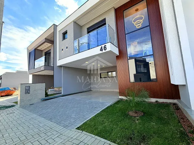 Sobrado com 129m² 3 quartos e 2 banheiros, à venda, no bairro Costeira em São José dos Pinhais