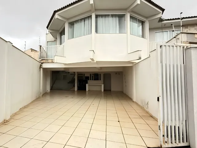 Sobrado 3 quartos e 5 banheiros, para alugar, no bairro Centro em Cambé