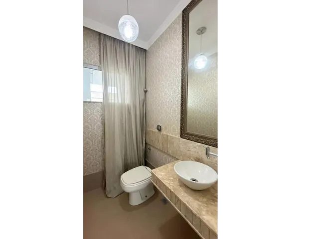 Sobrado 3 quartos e 5 banheiros, para alugar, no bairro Centro em Cambé