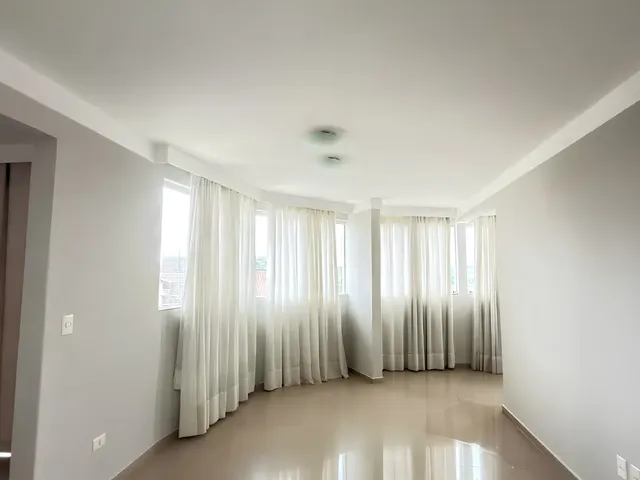 Sobrado 3 quartos e 5 banheiros, para alugar, no bairro Centro em Cambé