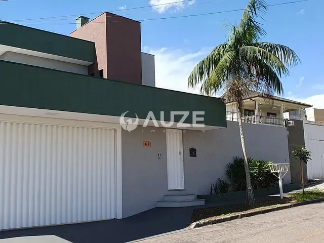 Sobrado com 600m² 3 quartos e 5 banheiros, à venda, no bairro Aristocrata em São José dos Pinhais