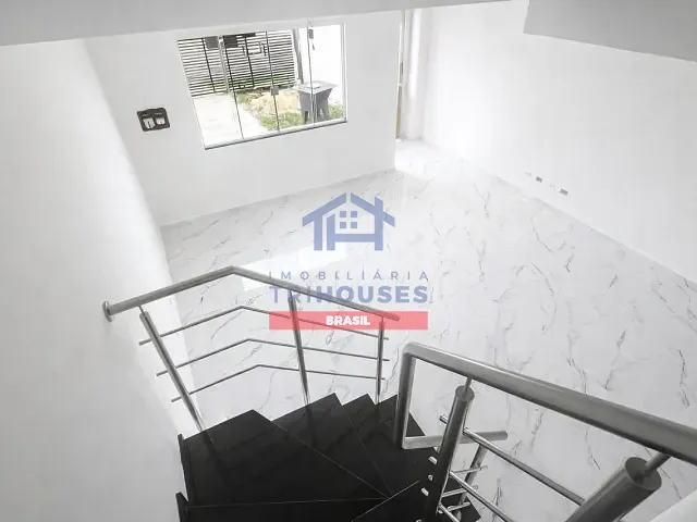 Sobrado 3 quartos e 2 banheiros, à venda, no bairro Sítio Cercado em Curitiba