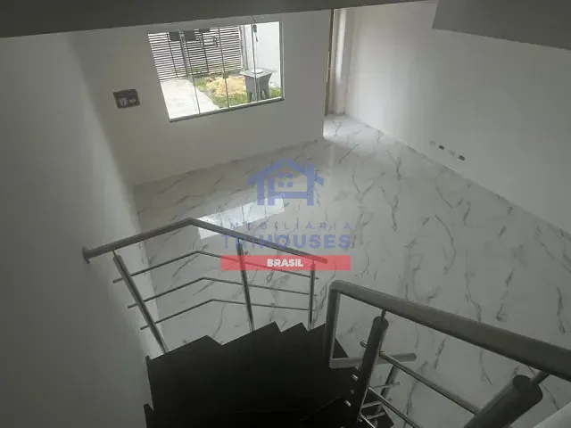 Sobrado 3 quartos e 2 banheiros, à venda, no bairro Sítio Cercado em Curitiba