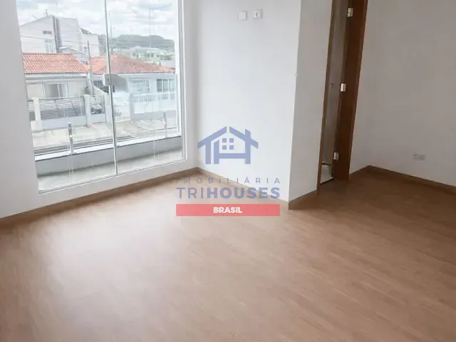 Sobrado 3 quartos e 2 banheiros, à venda, no bairro Sítio Cercado em Curitiba