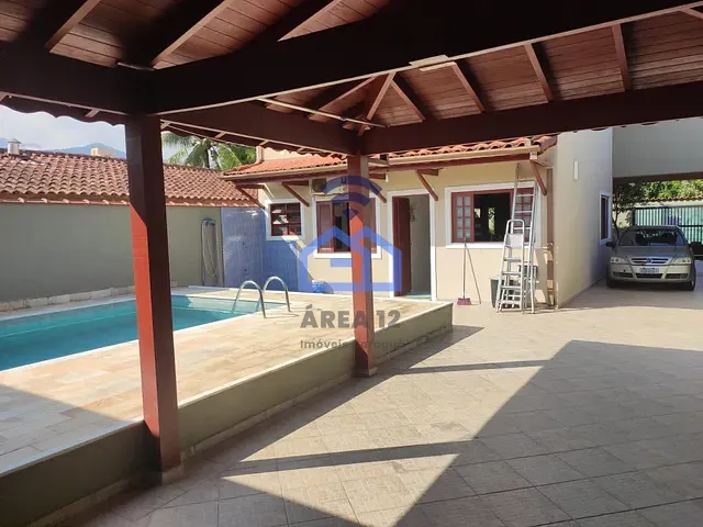 Sobrado com 311m² 3 quartos e 1 banheiro, à venda, no bairro Martim de Sá em Caraguatatuba
