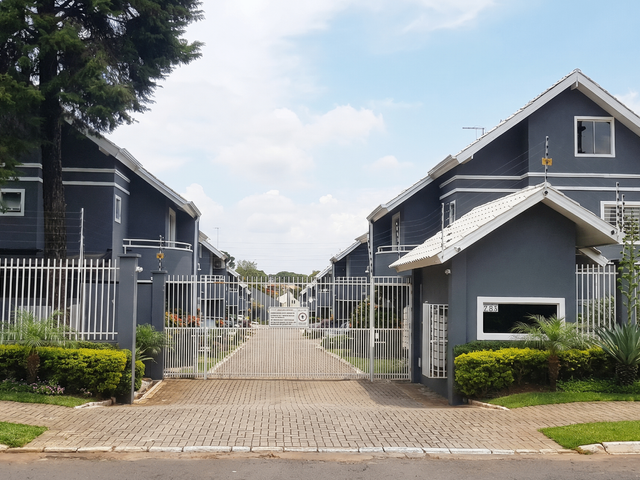 Sobrado 3 quartos e 2 banheiros, à venda, no bairro Alto Boqueirão em Curitiba