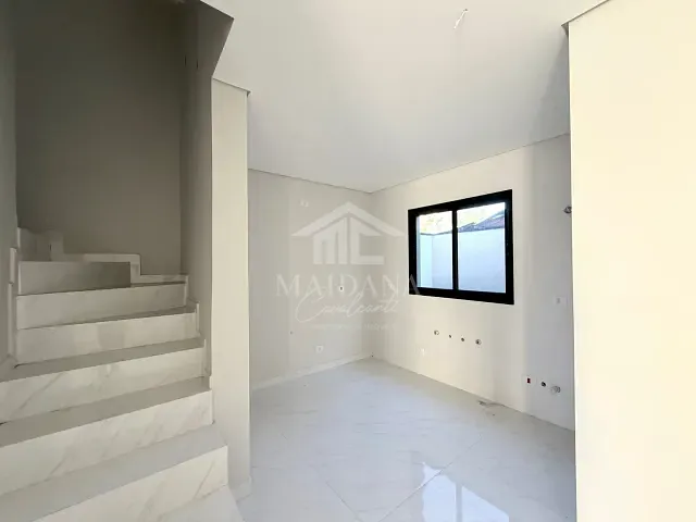 Sobrado com 136m² 3 quartos e 3 banheiros, à venda, no bairro Uberaba em Curitiba