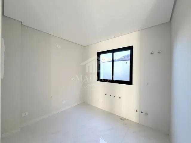 Sobrado com 136m² 3 quartos e 3 banheiros, à venda, no bairro Uberaba em Curitiba