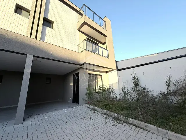 Sobrado com 136m² 3 quartos e 3 banheiros, à venda, no bairro Uberaba em Curitiba