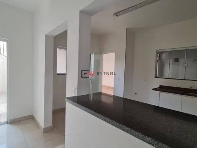 Sobrado com 405m², à venda, no bairro Santa Rosa em Londrina