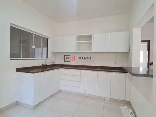 Sobrado com 405m², à venda, no bairro Santa Rosa em Londrina