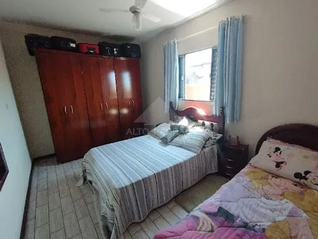 Sobrado com 190m² 3 quartos e 2 banheiros, à venda, no bairro Vila Assis Brasil em Mauá